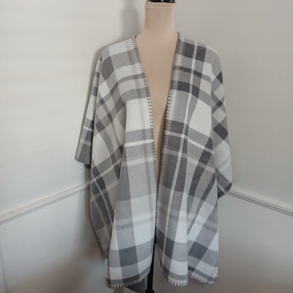 Estudio Womens Reversible Plaid Poncho Grey White Open Front Wrap NWT One Size